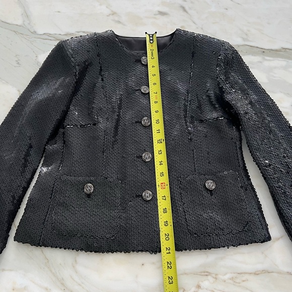 CHANEL 23C RESORT RUNWAY BLACK SEQUINS JACKET SIZE FR 38 / US 6 NWOTS! - Picture 14 of 17